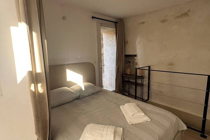 Gîte pour 4 personnes, avec terrasse à Saint-Martin-de-Castillon - 4
