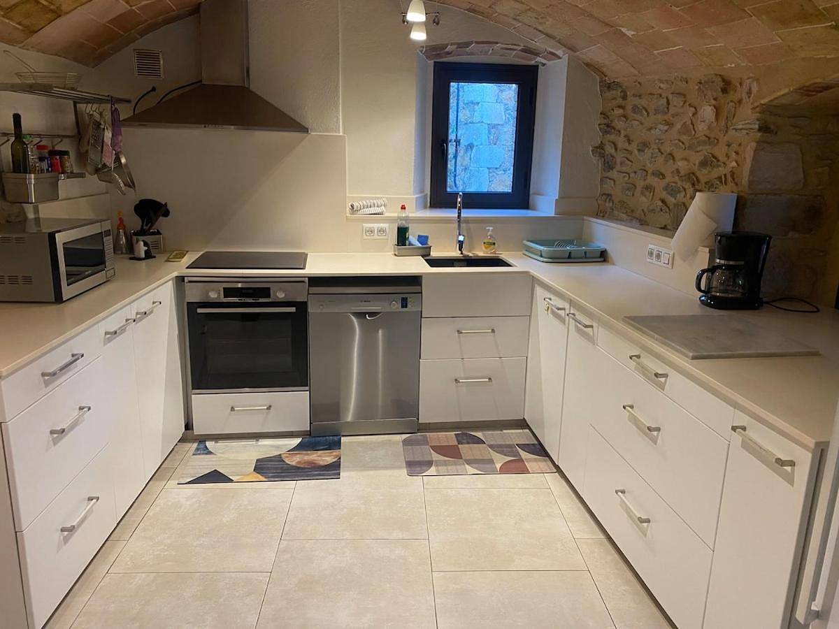 Charming village house for families & cyclists in Juià, Gironès