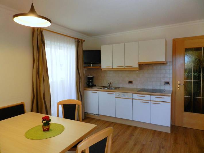 Apartamento entero, Apartamento 'Residence Katiuscia 5' con vistas a la montaña, jardín privado y Wi-Fi in Wolkenstein, Dolomiti Superski