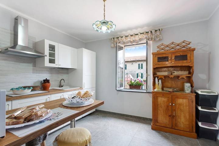 Ganze Wohnung, Ferienwohnung 'Al Vecchio Pozzo' mit privater Terrasse, Wlan und Klimaanlage in Brebbia, Lago Maggiore (Lombardei)