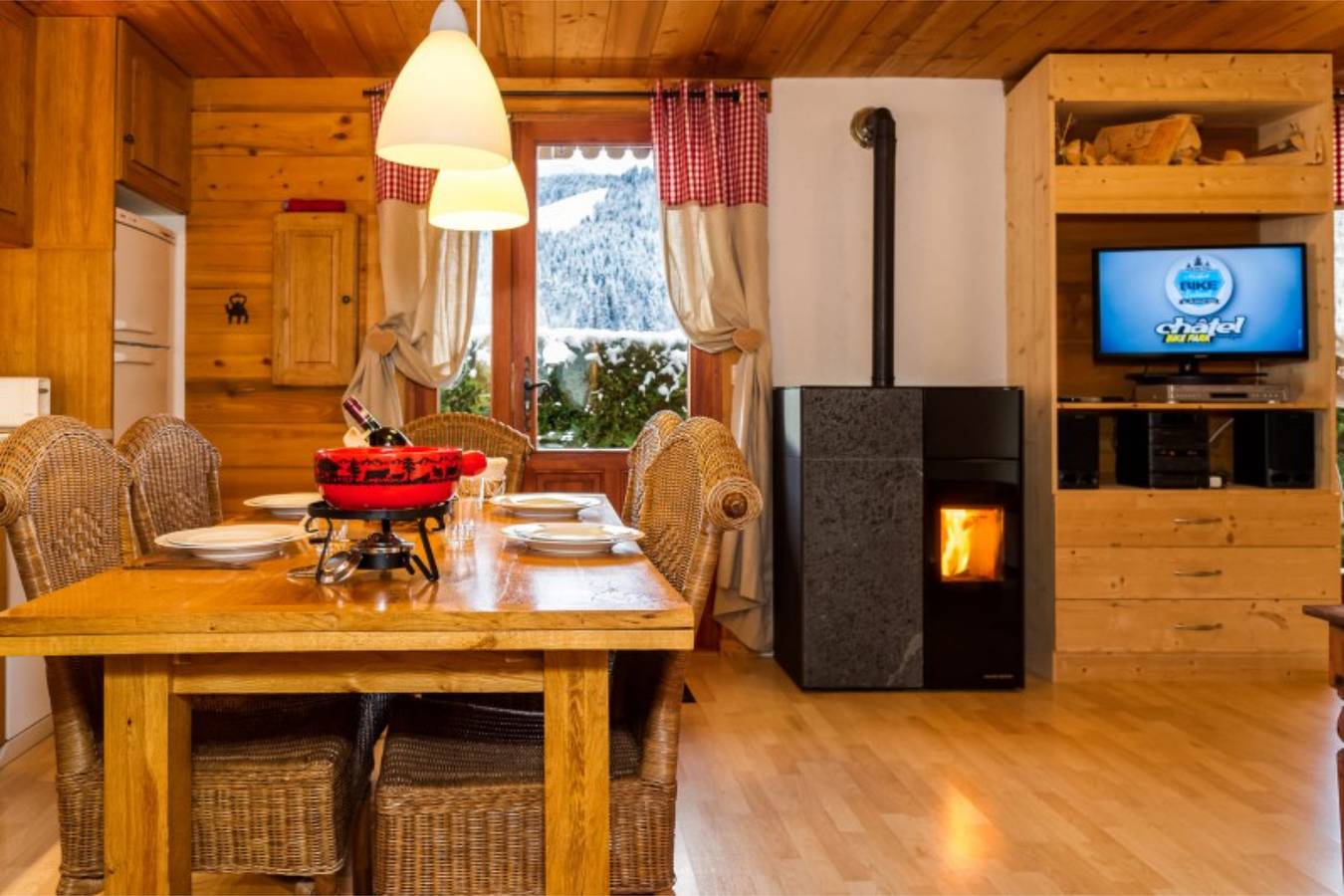 Appartement entier, Appartement 'Appartement Super Chatel' avec vue sur les montagnes, balcon et Wi-Fi in Chatel, Les Portes du Soleil