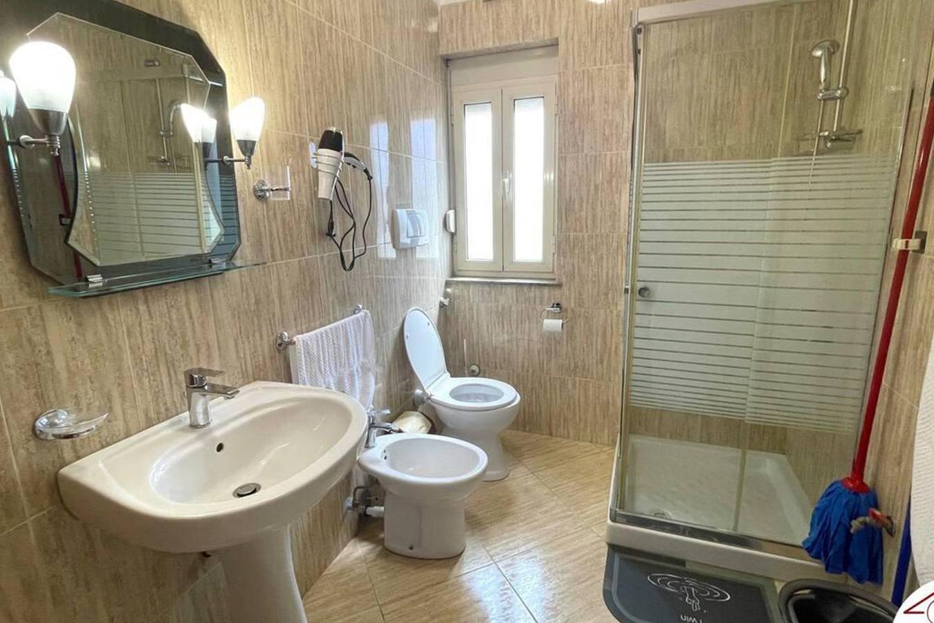 Geheel vakantieappartement, Vakantieappartement voor 2 personen met terras in Durrës (stad), Albanië