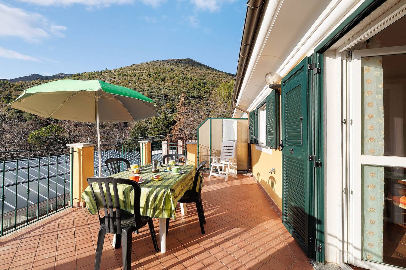 Entire apartment, 'Carrubo' Apartment with Sea View, Wi-Fi and Air Conditioning in Ceriale, Riviera di Ponente