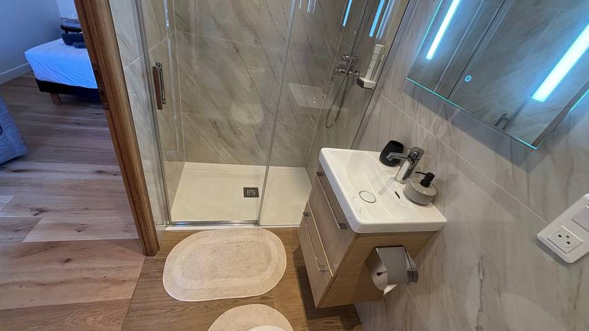 Zimmer „Rotkehlchen“ mit Seeblick, privatem Balkon und Wlan in Excenevex, Thonon-les-Bains und Umgebung