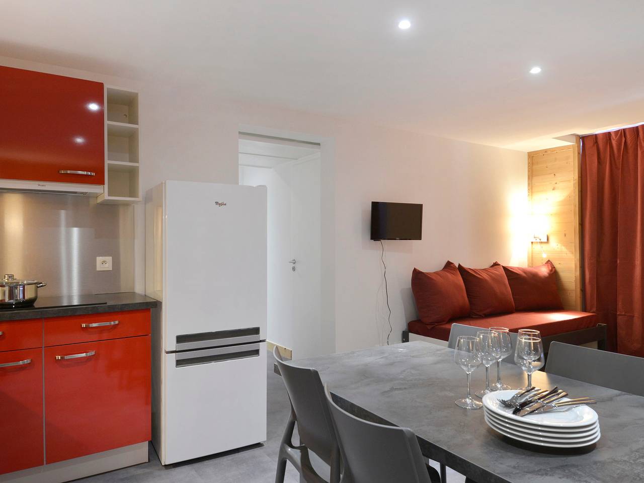 Apartamento entero, Apartamento renovado y cómodo · Centro de la estación · Balcón in La Plagne, La Plagne-Tarentaise