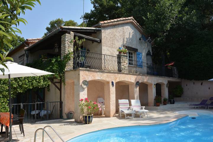 Gîte pour 4 personnes, avec piscine, animaux acceptés à Flayosc