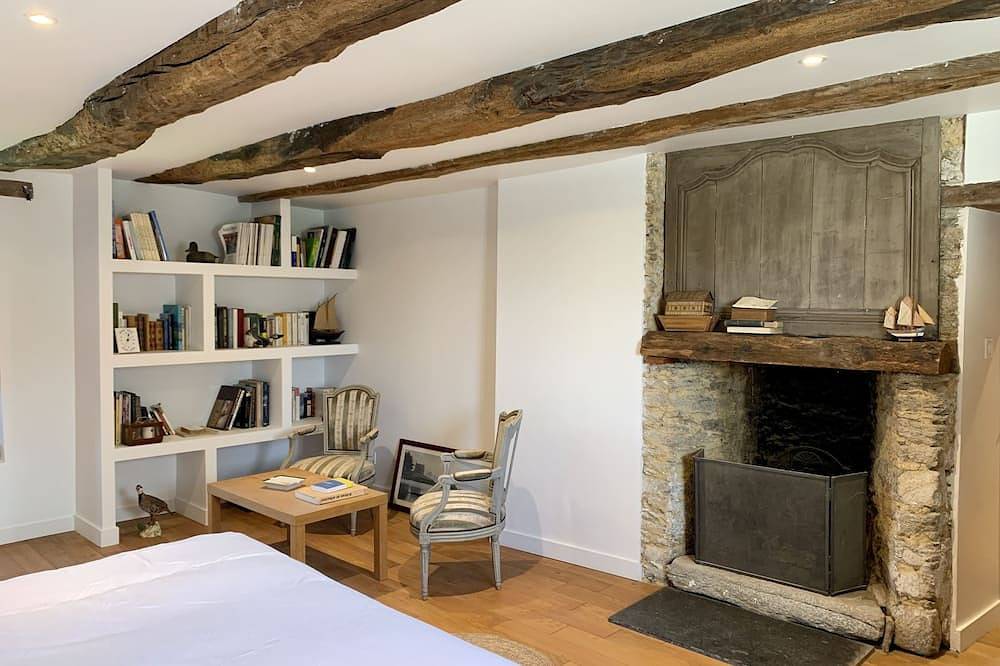 Manoir au Bord de Leau Avec Piscine Chauffée in Theix-Noyalo, Côte des Mégalithes