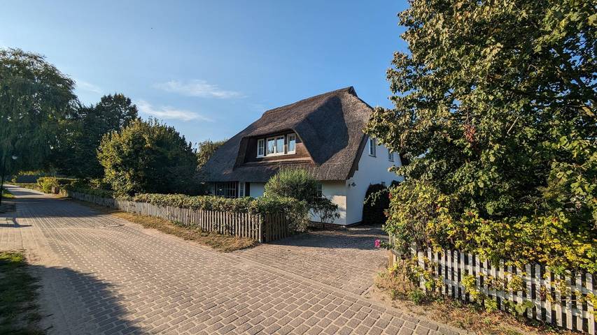 Ferienwohnung für 4 Personen, mit Balkon und Terrasse sowie Garten in Zirkow