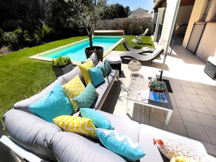 Appartement de vacances pour 8 personnes, avec jardin ainsi que terrasse et piscine