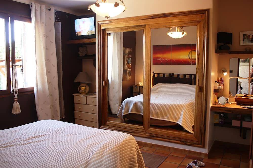 Sorgues, 9 km from Avignon, air-conditioned villa with private pool, (Wifi internet) in Sorgues, Vaucluse