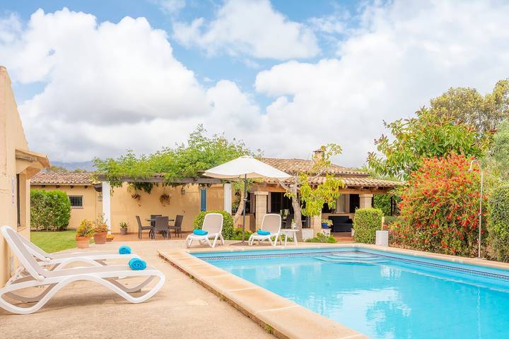 Finca für 4 Personen, mit Garten, kinderfreundlich in Pollença