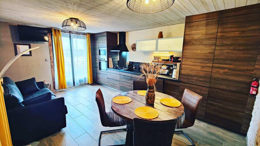 Gîte pour 4 personnes, avec piscine ainsi que balcon et jardin - 1