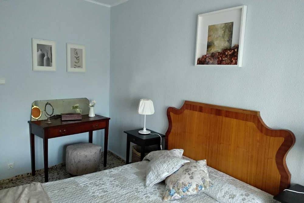 Rural House Villa de Ambel full rental. 300m2 only for you with garden and Bbq in Saragossa Province