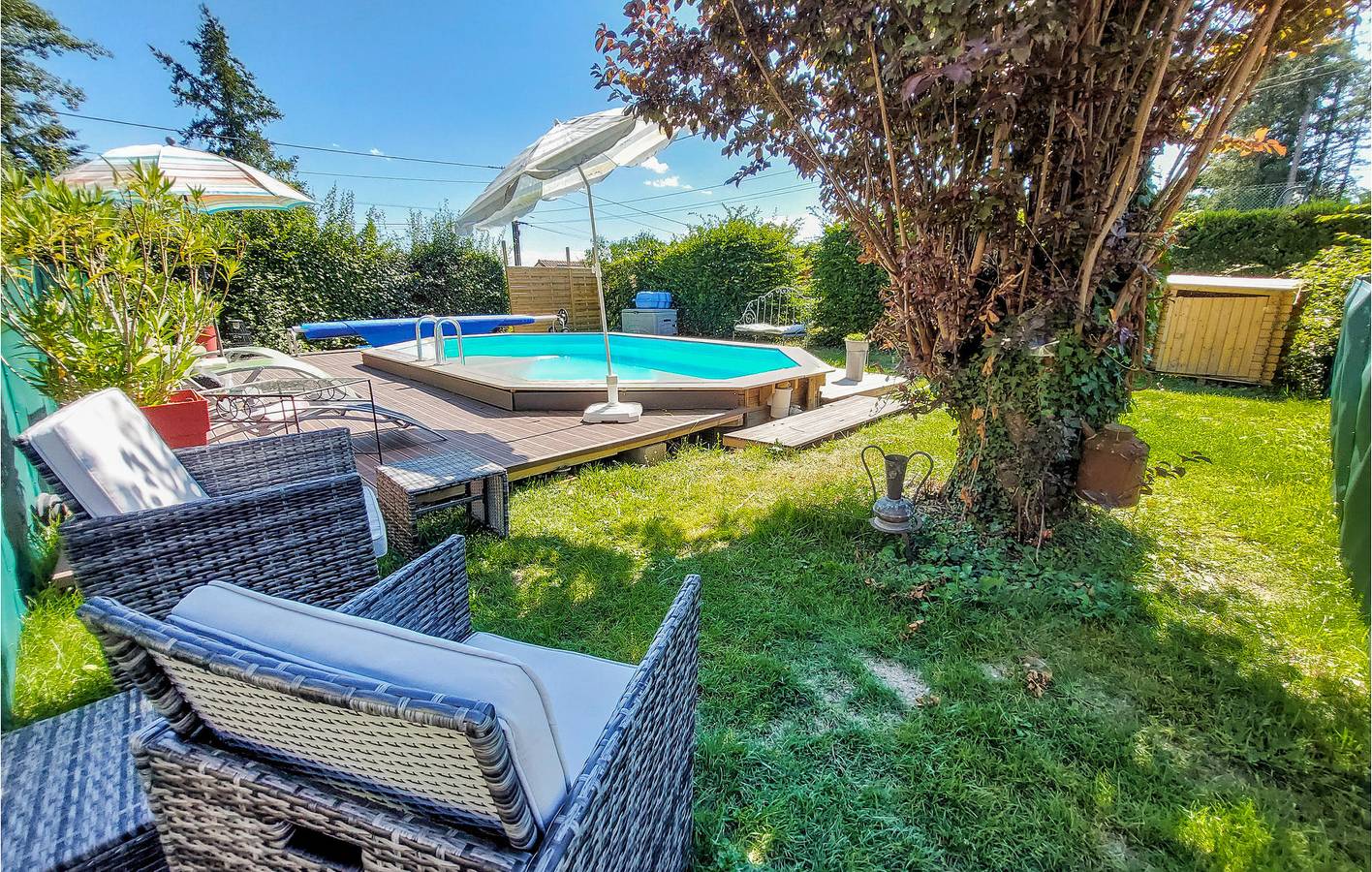 Modernes Mobilheim mit Parkplatz, TV, Pool & Garten - 1,5km bis La Loire in Pouilly-sous-Charlieu, Roanne und Umgebung