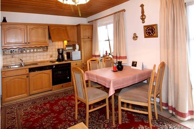 Ganze Ferienwohnung, Ferienwohnung Flora - Ferienwohnung, bis 4 Personen, 72 qm, 2 separate Schlafzimmer, Balkon in Schönau am Königssee, Berchtesgadener Alpen