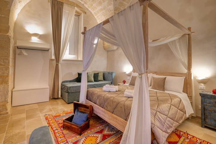 Geheel appartement, Appartement 'Antony Suite Piazza' met Wi-Fi en airconditioning in Lecce, Provincie Lecce