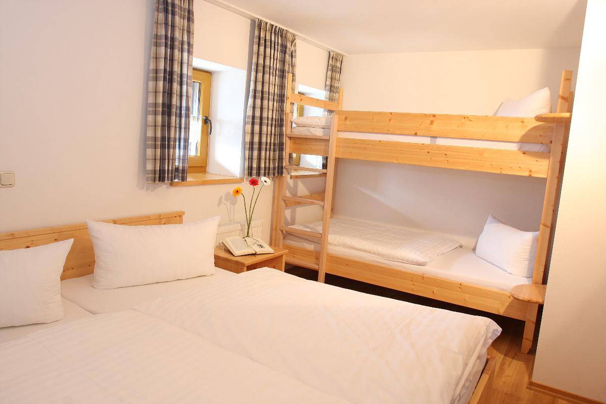 Apartamento de férias inteiro, Arberschutzhaus - Dreibettzimmer in Bayerisch Eisenstein, Arberland