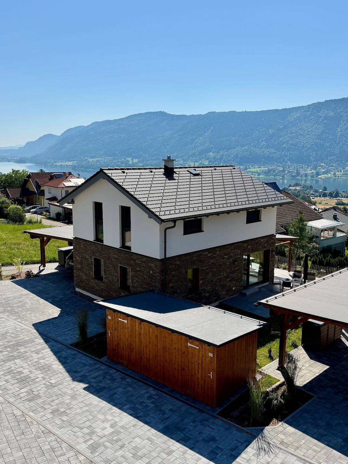 Ferienhaus 'Steinrose' mit Seeblick, privater Terrasse und Wlan in Bodensdorf, Gerlitzen