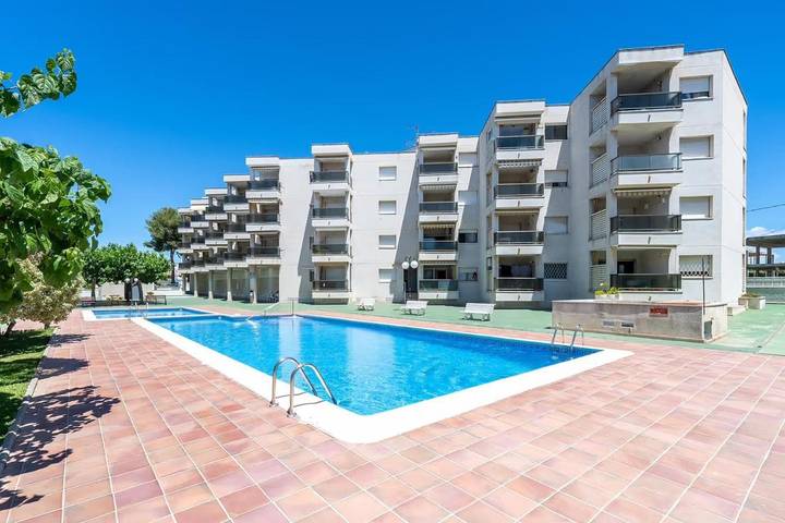 Apartamento de vacaciones para 6 personas, con balcón y piscina además de jardín y vistas - 1