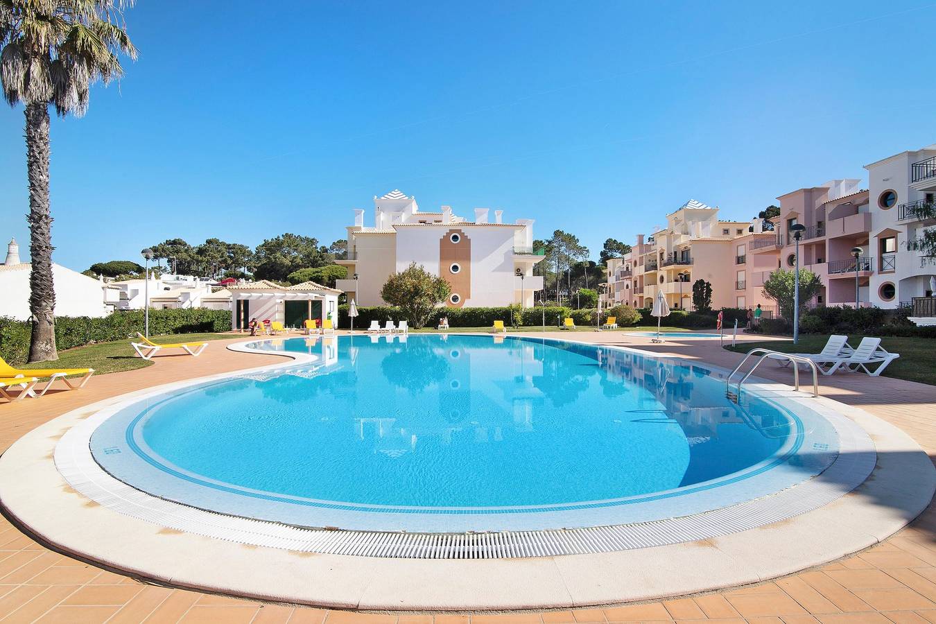 Entire apartment, Apartment "Eden" with Shared Pool & Wi-Fi in Vilamoura, Quarteira