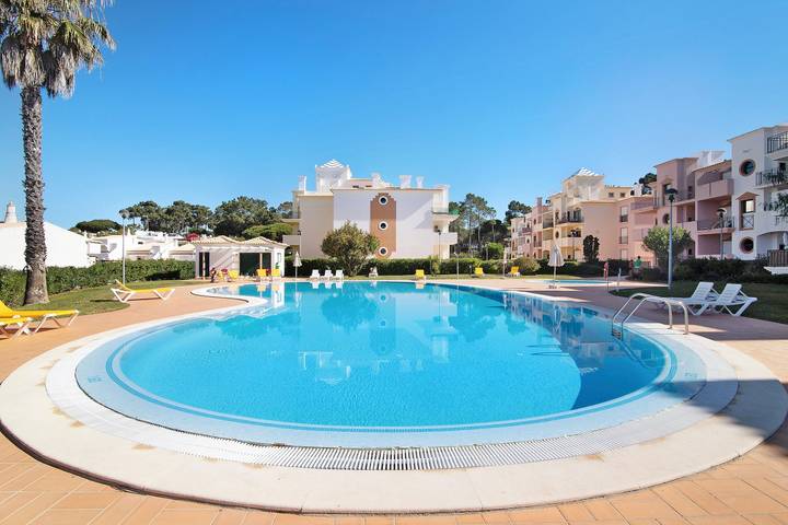 Apartamento de vacaciones para 4 personas, con balcón y piscina para niños - 1