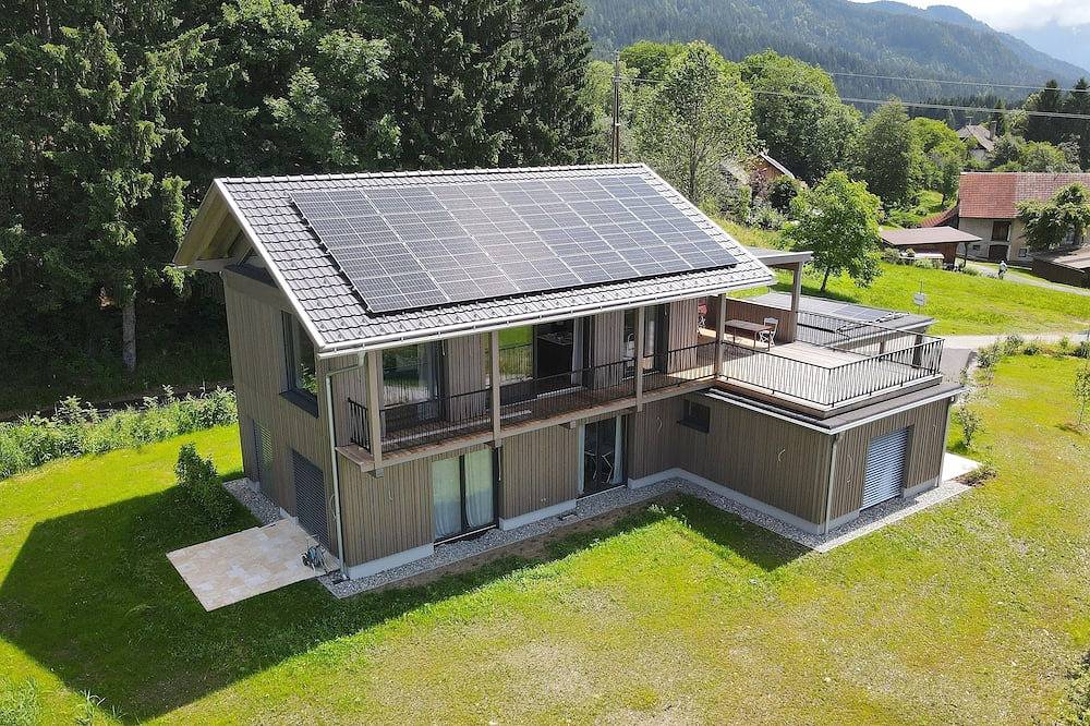Luxury mountainside Eco-Chalet with stunning views - excellent in all seasons in Gailtaler Alpen, Sankt Stefan im Gailtal