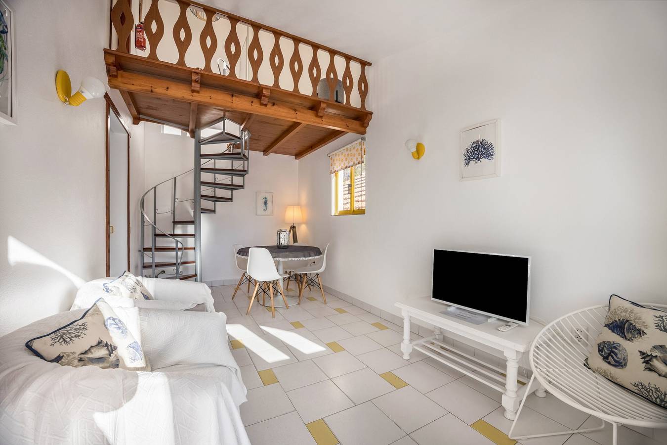 Apartamento entero, Apartamento 'Apartamento Amarelo T1' con balcón y Wi-Fi in Odeceixe, Costa Alentejana