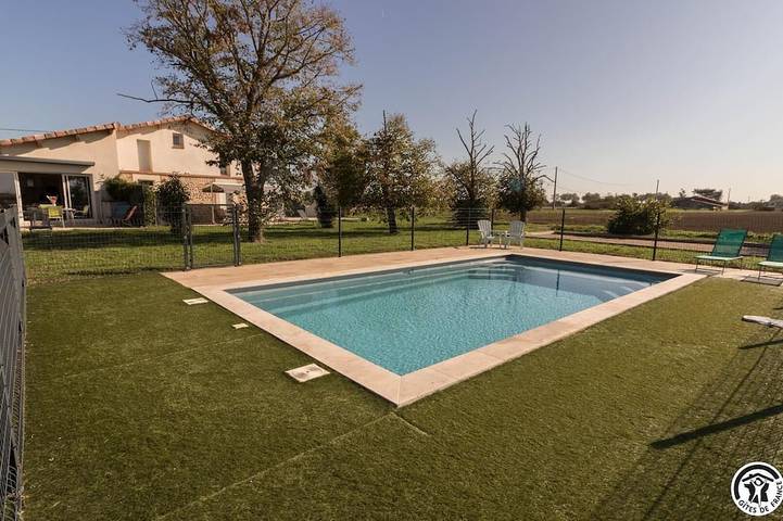 Maison de vacances pour 4 personnes, avec piscine et jardin à Merville