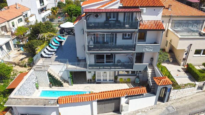 Location de vacances pour 5 personnes, avec piscine et sauna ainsi que jacuzzi et jardin, adapté aux familles à Split
