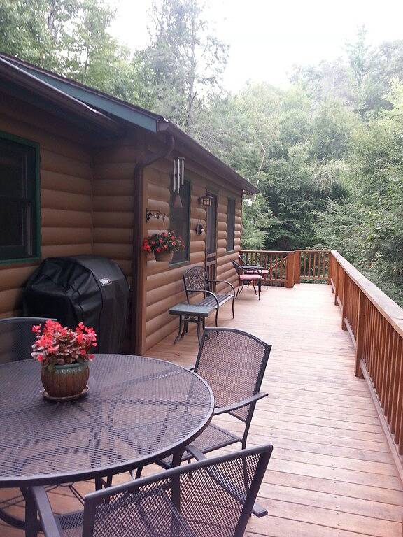 ★ Peaceful View ★ Serene & Cozy ★ Creek ★ Fire-pit ★ Fireplace ★ Wifi ★ in Blue Ridge Parkway, Ashe County