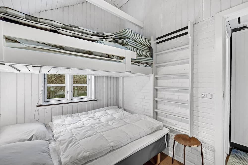 2 bedroom pet friendly home in Ulfborg in Fjand, Nissum Fjord