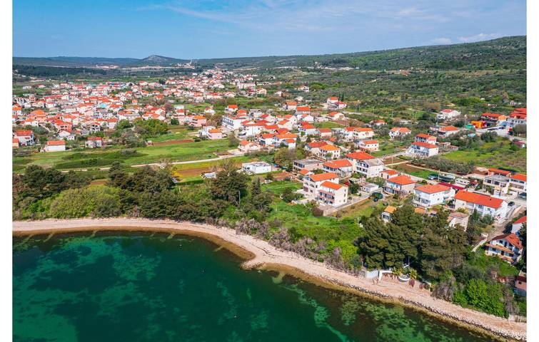 Ganze Ferienwohnung, Gemütliche 1-Zimmer-Wohnung mit WLAN, Terrasse und 300 m zum Strand in Novigradsko More, Zadar