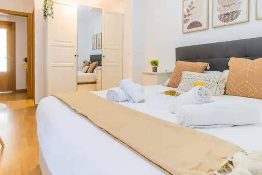Entire apartment, Penthouse Pyrinees Terrace Parking & Storage in Sabiñánigo, Spanish Pyrenees