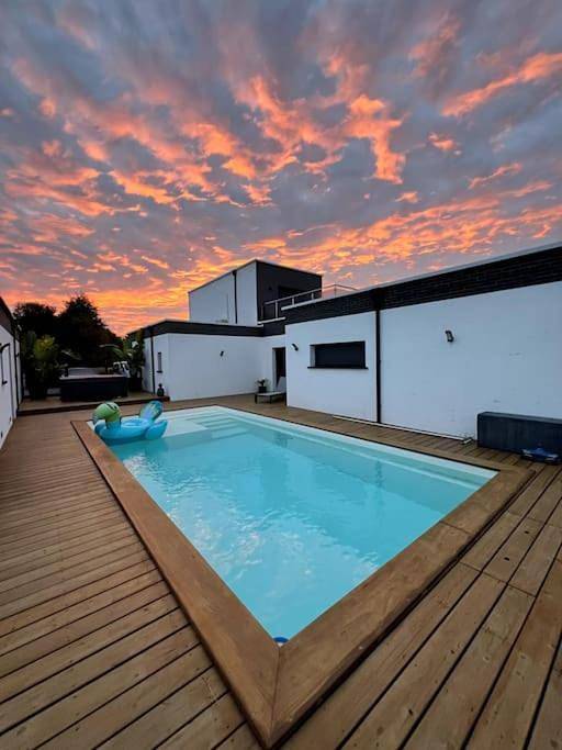 Location de vacances pour 8 personnes, avec jardin et terrasse ainsi que piscine et jacuzzi à Mées - 2