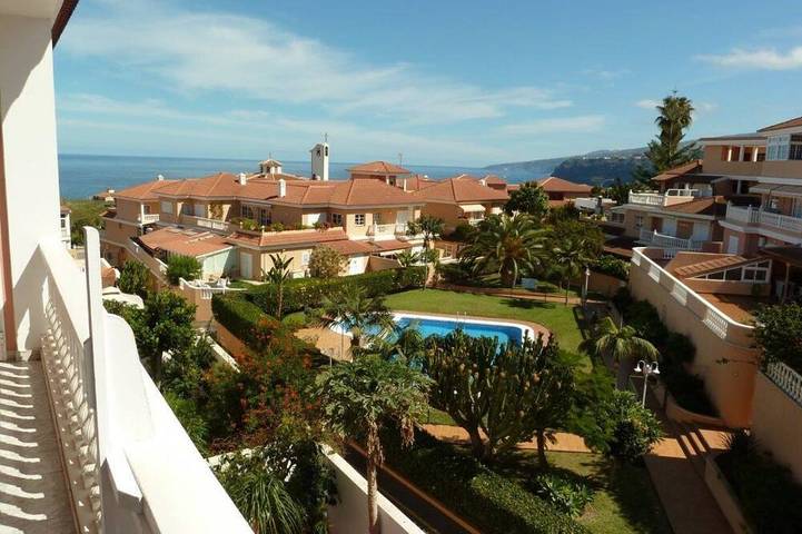 Ferienwohnung für 4 Personen, mit Balkon und Garten sowie Pool