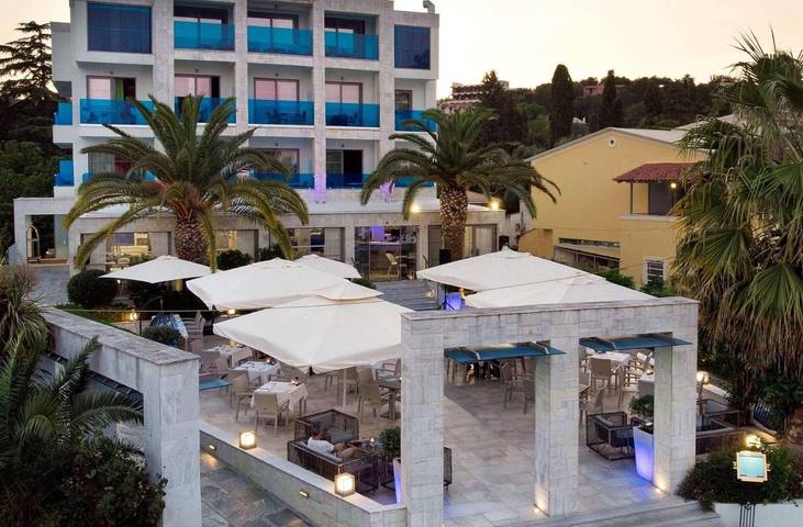Hôtel pour 2 personnes, avec sauna et jacuzzi ainsi que bassin pour enfant et jardin