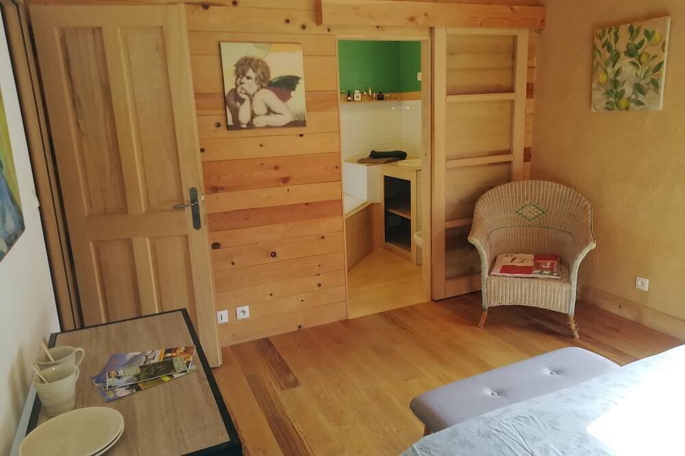 Separate room with terrace and summer kitchen in country house in Clelles, Parc naturel régional du Vercors