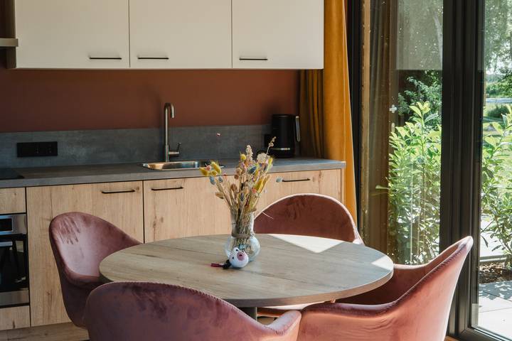 Ganze Wohnung, Modernes 2P-Apartment auf einem Minicampingplatz im Nationalpark Weerribben-Wieden in Ossenzijl, Nationalpark Weerribben-Wieden