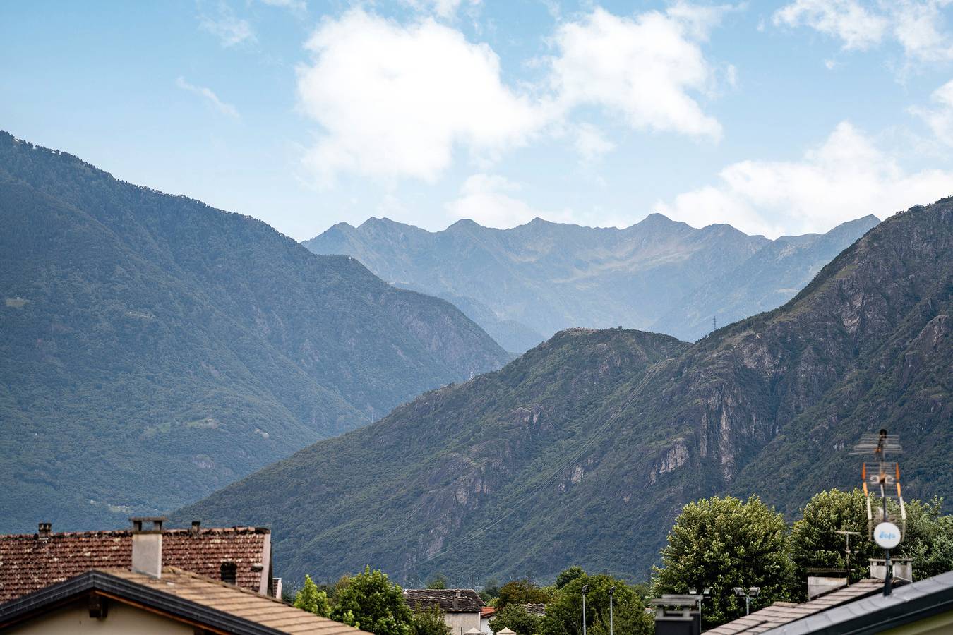 Ganze Wohnung, Apartment 'Mansarda' mit Bergblick, Wlan und Klimaanlage in San Cassiano Valchiavenna, Prata Camportaccio