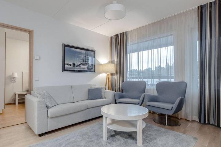 Ferienwohnung für 6 Personen, mit Balkon und Whirlpool sowie Kinderpool und Pool
