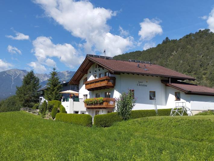 Ferienwohnung für 5 Personen, mit Garten und Terrasse in Tarrenz