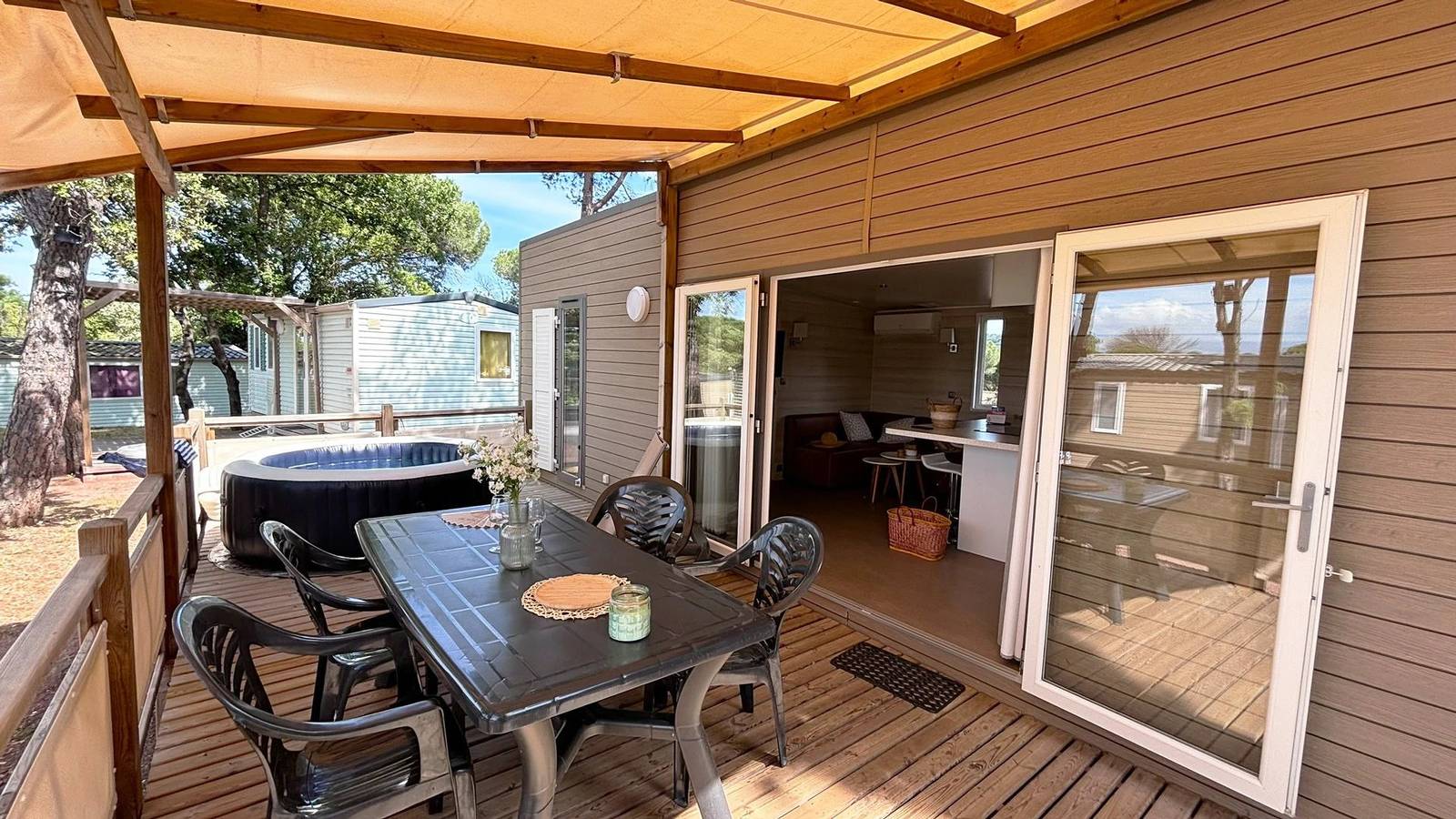 Zecamping 5 étoiles espace aquatique locatif Tv Lv clim 43m2 in Le Muy, Middellandse Zeekust (Frankrijk)