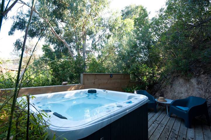 Gîte pour 2 personnes, avec Jacuzzi ainsi que Terrasse et Jardin en Corse-du-Sud