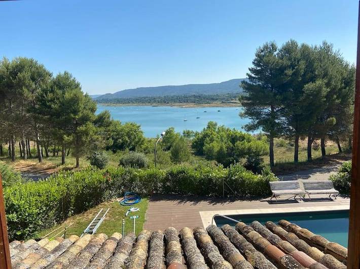 Casa rural para 14 personas, con jardín y vistas al lago además de vistas y piscina, Se admiten mascotas en Sacedón