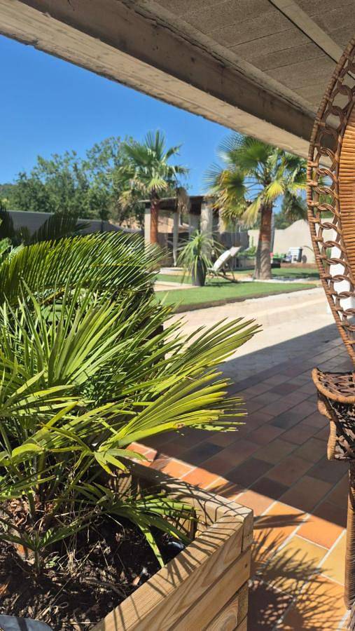 Location de vacances pour 2 personnes, avec piscine ainsi que terrasse et jardin à La Bouilladisse - 4