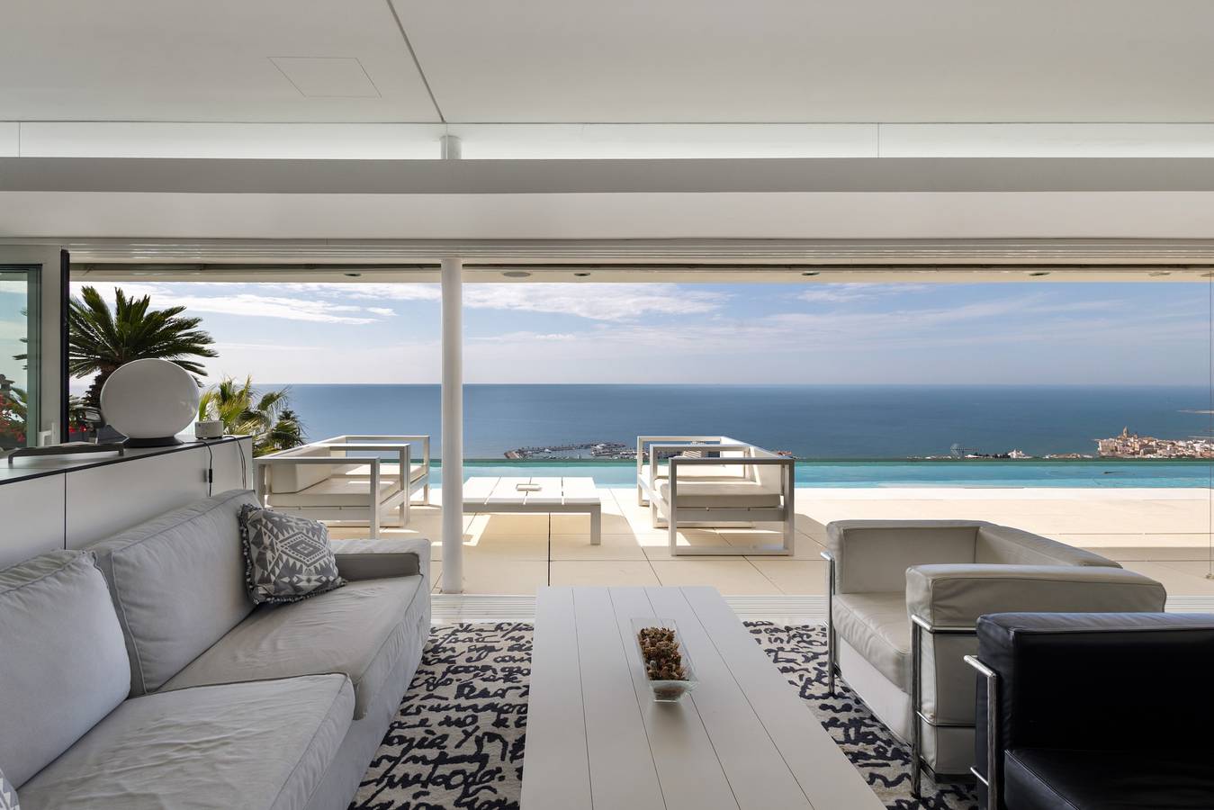 Villa 'Nirvana - Attico' con vista mare, Wi-Fi e aria condizionata in Sitges, Garraf