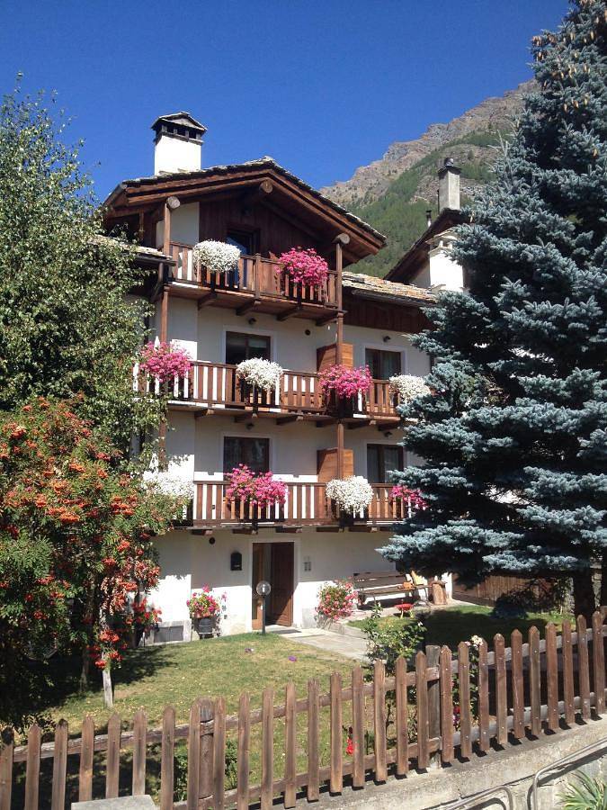 Appartamento per 4 persone, con Balcone e Terrazza nonché Giardino e Panorama a Cogne