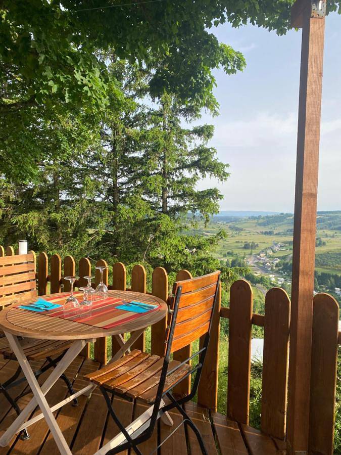 Location de vacances pour 6 personnes, avec terrasse ainsi que jardin et vue, animaux acceptés à Châteauneuf-de-Randon - 3