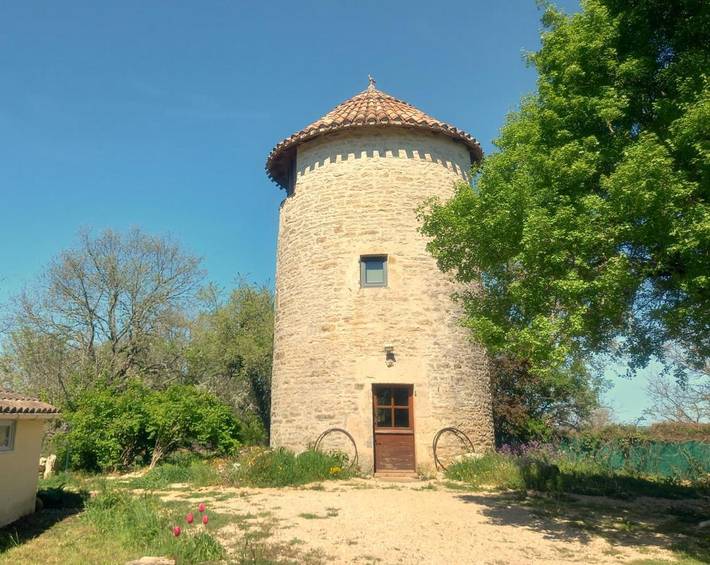Gîte pour 2 personnes, avec terrasse ainsi que vue et jardin à Laburgade