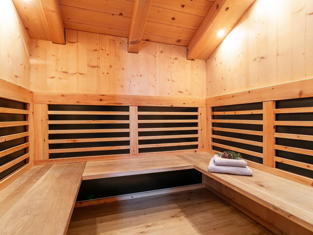 Ganze Wohnung, Traumhafte Ferienwohnung mit Sauna nahe Mayrhofen in Ramsau im Zillertal, Zillertaler Alpen